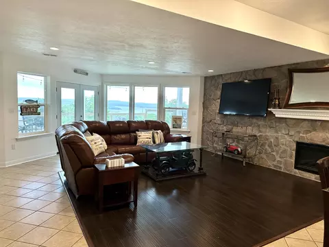 Living - 245 Velma Rd, Protem, MO 65733 photo 2 of 7