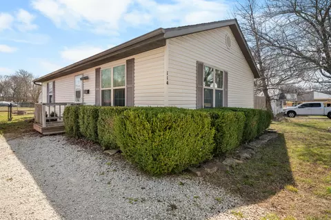 114 N Elgin Ave, Bolivar, MO 65613