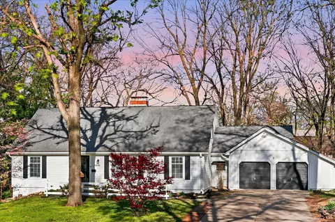 2840 S Chantilly Ln, Springfield, MO 65804