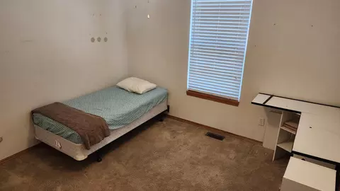 Bedroom - 852 Tomahawk Ct, Marshfield, MO 65706 photo 2 of 7