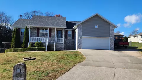 852 Tomahawk Ct, Marshfield, MO 65706