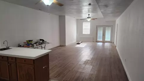 Living - 852 Tomahawk Ct, Marshfield, MO 65706 photo 1 of 2