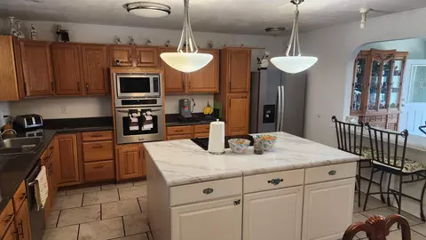 Kitchen - 852 Tomahawk Ct, Marshfield, MO 65706 photo 2 of 3