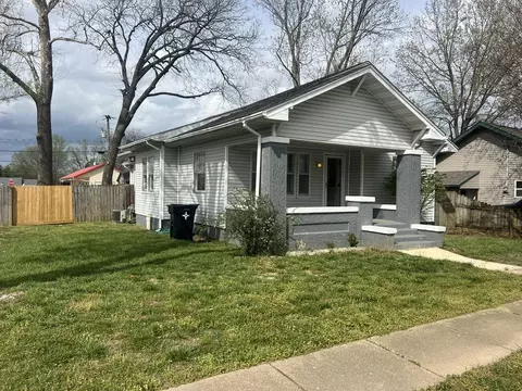 1015 W Cass Ave, West Plains, MO 65775