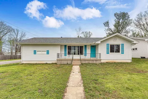 302 S 6th St, Ozark, MO 65721