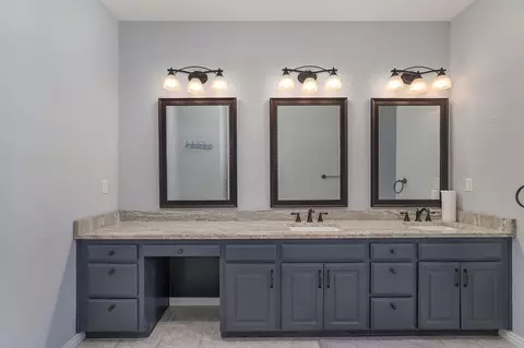 Bath - 3695 E Turtle Hatch Rd, Springfield, MO 65809 photo 5 of 11