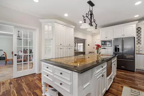 Kitchen - 3695 E Turtle Hatch Rd, Springfield, MO 65809 photo 3 of 7