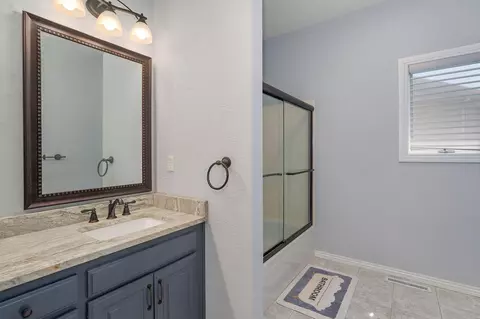 Bath - 3695 E Turtle Hatch Rd, Springfield, MO 65809 photo 6 of 11