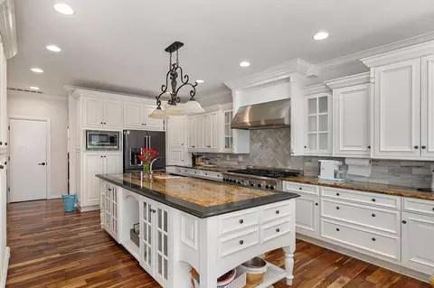 Kitchen - 3695 E Turtle Hatch Rd, Springfield, MO 65809 photo 2 of 7