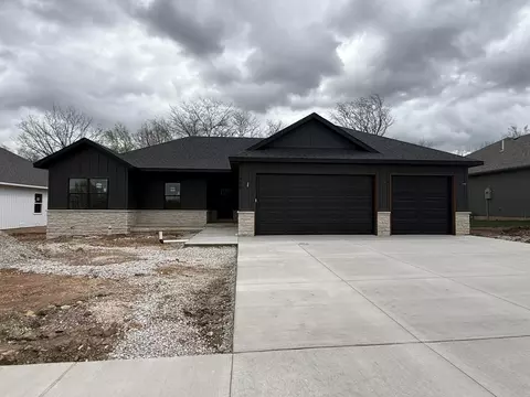 1466 N Collins Dr, Republic, MO 65738