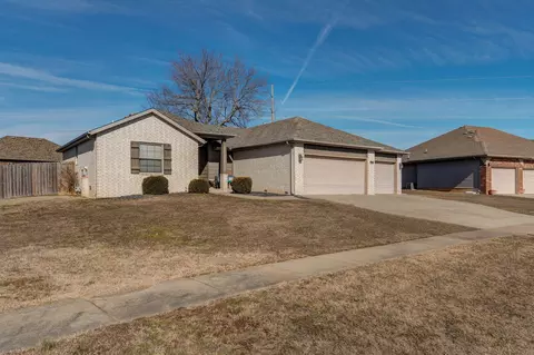 5677 E Pearson Pkwy, Strafford, MO 65757