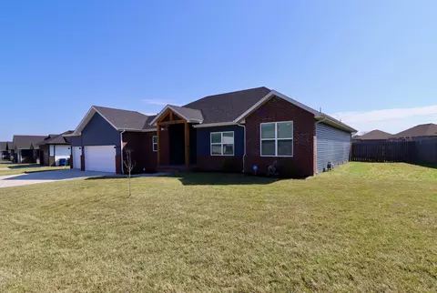 Exterior - 1312 S Birch Ave, Springfield, MO 65802 photo 5 of 9