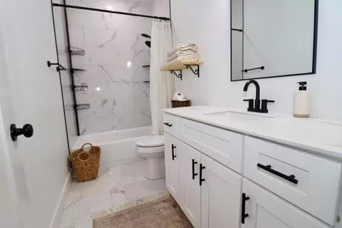 Bath - 1312 S Birch Ave, Springfield, MO 65802 photo 4 of 4
