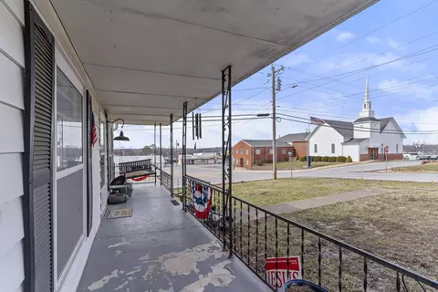 Exterior - 301 E Webster Ave, Ava, MO 65608 photo 5 of 10