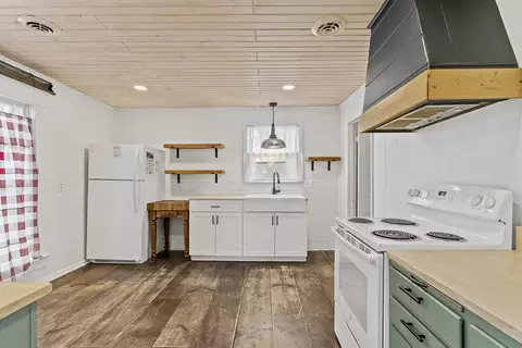 Kitchen - 301 E Webster Ave, Ava, MO 65608 photo 7 of 7