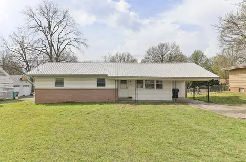 908 W Broadmoor St, Springfield, MO 65807