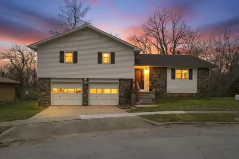 4040 W Woodshill Ct, Springfield, MO 65802