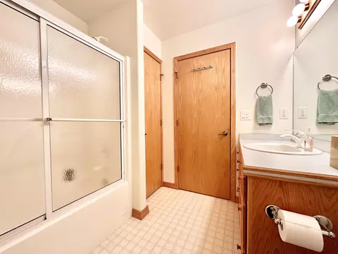 Bath - 9654 County Road 2680, Mountain View, MO 65548 photo 4 of 5