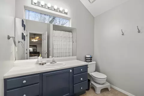 Bath - 760 S Troy Ave, Springfield, MO 65802 photo 2 of 3