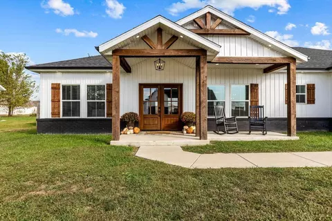 2706 Town Dr, Mountain Grove, MO 65711