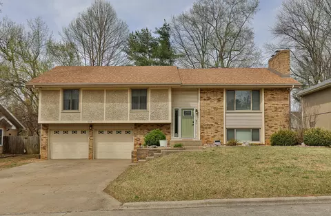 1039 E Manchester Dr, Springfield, MO 65810