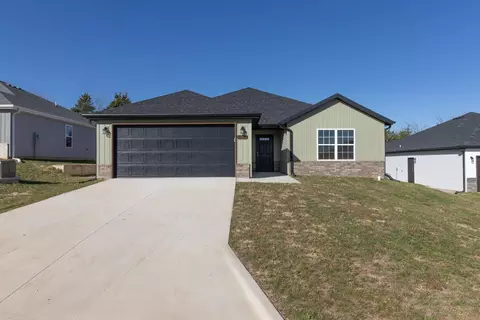718 Swiss Rd, Marshfield, MO 65706