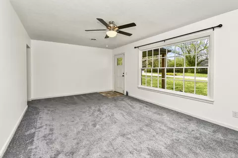 Living - 1452 South Ave, Springfield, MO 65807 photo 3 of 4