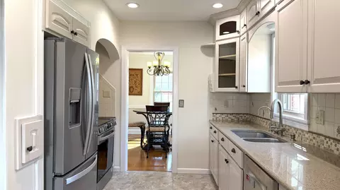 Kitchen - 926 E University St, Springfield, MO 65807 photo 4 of 6