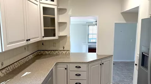 Kitchen - 926 E University St, Springfield, MO 65807 photo 3 of 6