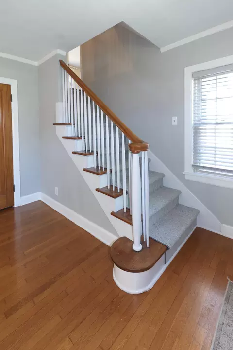Entry Way - 926 E University St, Springfield, MO 65807 photo 3 of 9