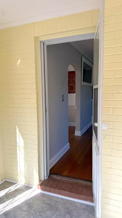 Entry Way - 926 E University St, Springfield, MO 65807 photo 4 of 9