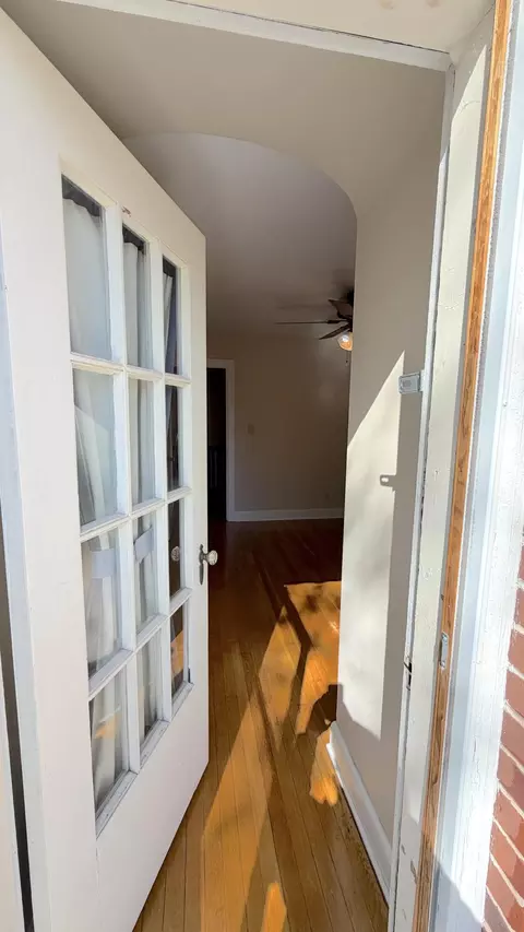 Entry Way - 926 E University St, Springfield, MO 65807 photo 7 of 9