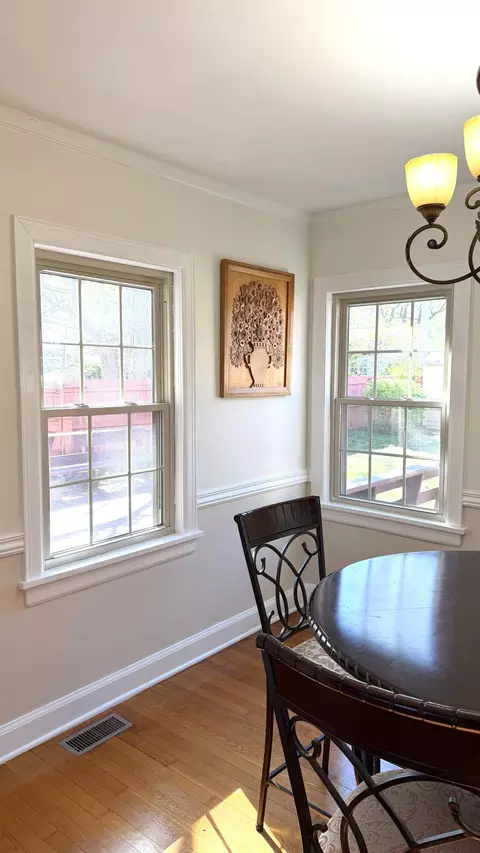 Dining - 926 E University St, Springfield, MO 65807 photo 3 of 5