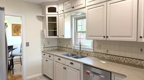 Kitchen - 926 E University St, Springfield, MO 65807 photo 5 of 6