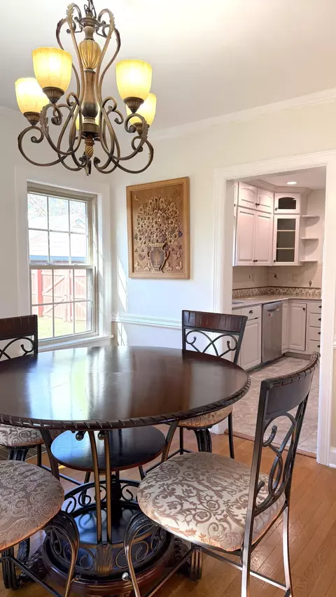 Dining - 926 E University St, Springfield, MO 65807 photo 4 of 5