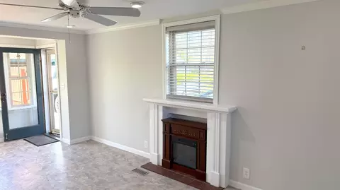 Living - 926 E University St, Springfield, MO 65807 photo 3 of 6