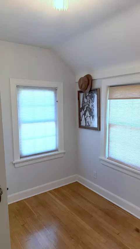 Bedroom - 926 E University St, Springfield, MO 65807 photo 6 of 14