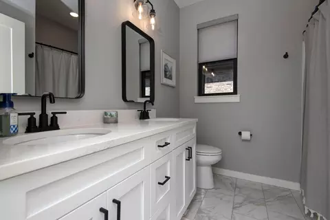 Bath - 6085 S Maryland Ave, Springfield, MO 65810 photo 3 of 4