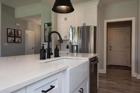 Kitchen - 6085 S Maryland Ave, Springfield, MO 65810 photo 3 of 6