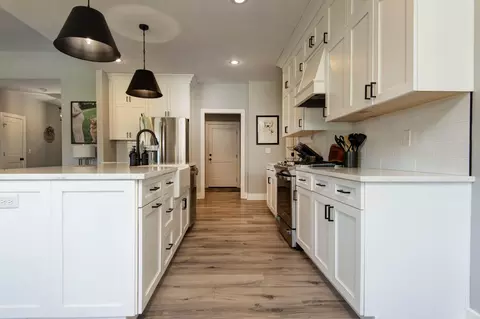 Kitchen - 6085 S Maryland Ave, Springfield, MO 65810 photo 5 of 6