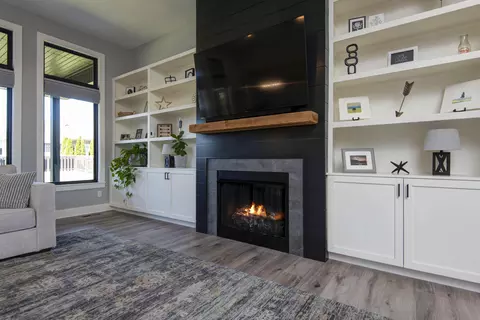 Living - 6085 S Maryland Ave, Springfield, MO 65810 photo 3 of 4