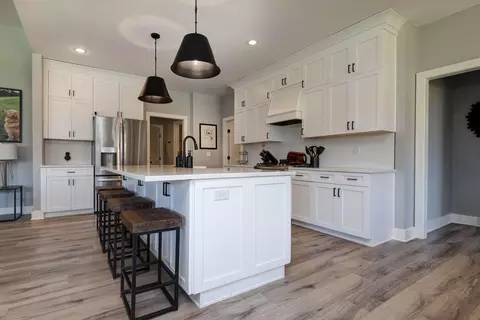 Kitchen - 6085 S Maryland Ave, Springfield, MO 65810 photo 4 of 6