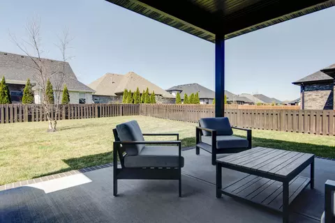 Exterior - 6085 S Maryland Ave, Springfield, MO 65810 photo 2 of 8