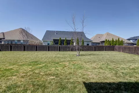 Exterior - 6085 S Maryland Ave, Springfield, MO 65810 photo 6 of 8