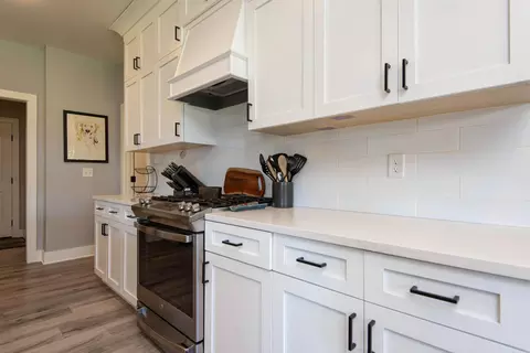 Kitchen - 6085 S Maryland Ave, Springfield, MO 65810 photo 6 of 6