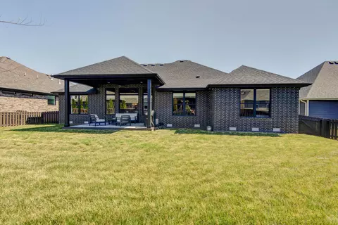 Exterior - 6085 S Maryland Ave, Springfield, MO 65810 photo 3 of 8