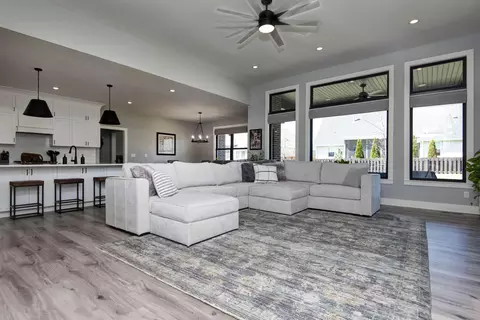 Living - 6085 S Maryland Ave, Springfield, MO 65810 photo 4 of 4