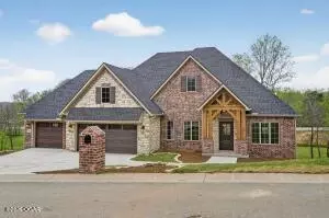 108 Whispering Oaks Dr, Joplin, MO 64804