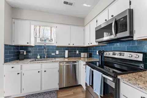 Kitchen - 272 Cave Ln, Branson, MO 65615 photo 1 of 5