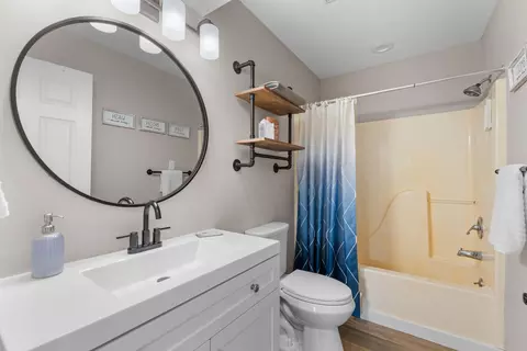 Bath - 272 Cave Ln, Branson, MO 65615 photo 3 of 4
